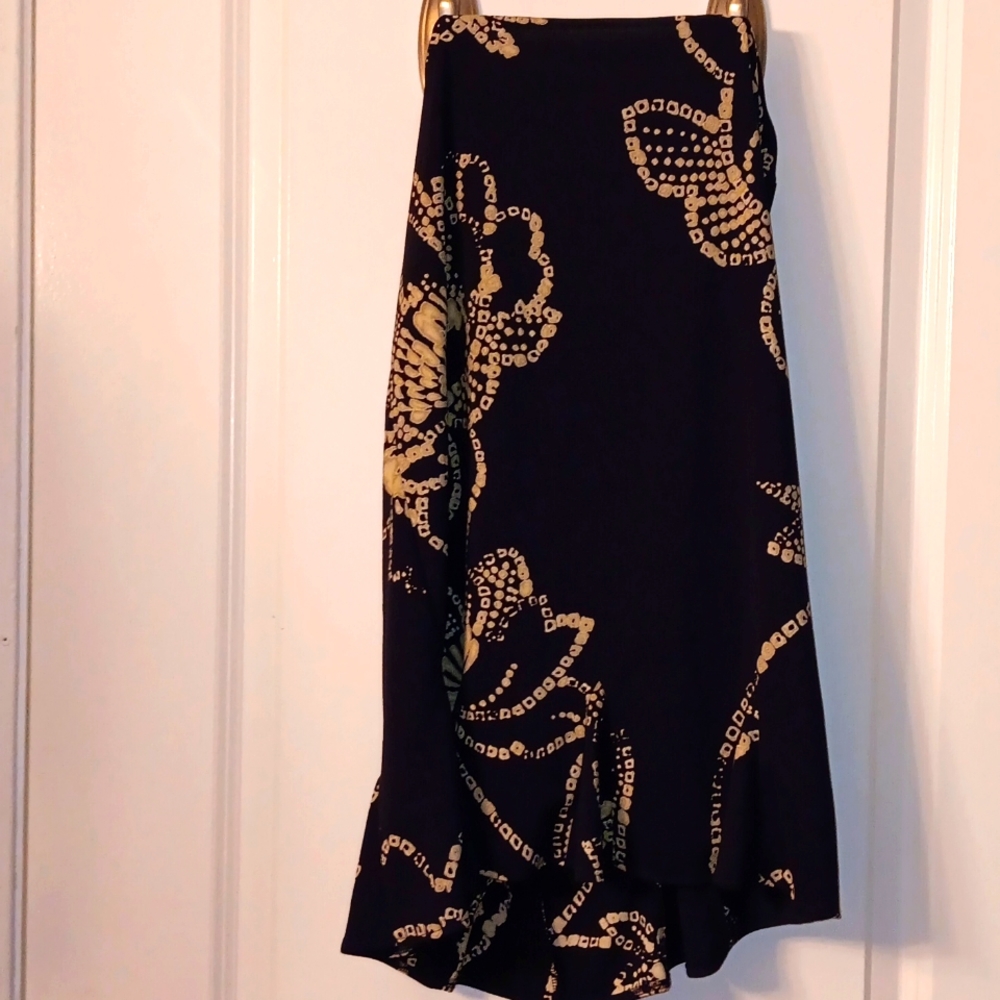Mid length skirt